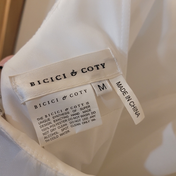 Nwt Wedding dress size medium - Picture 10 of 15